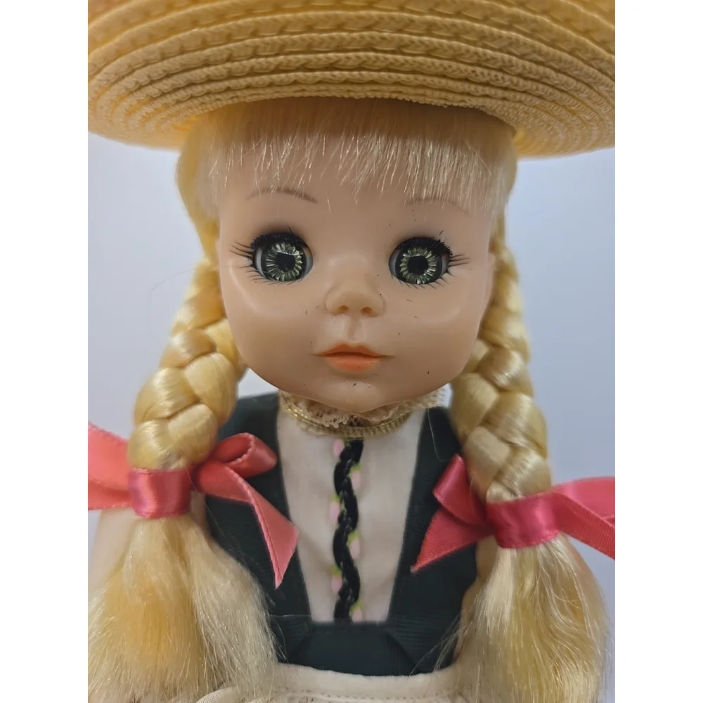 Madame Alexander Heidi‎ (1480) collectible doll in perfect condition